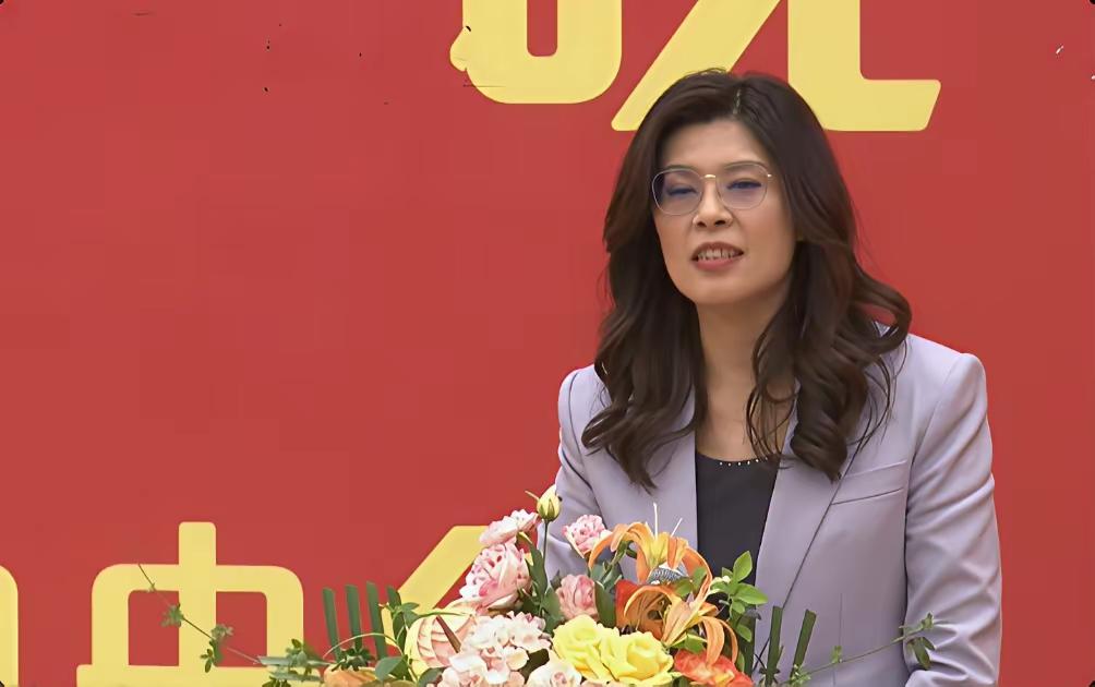 真的很佩服她！
不知道大家怎么看？
非常的勇敢，非常的大格局
非常的骨气，非常的