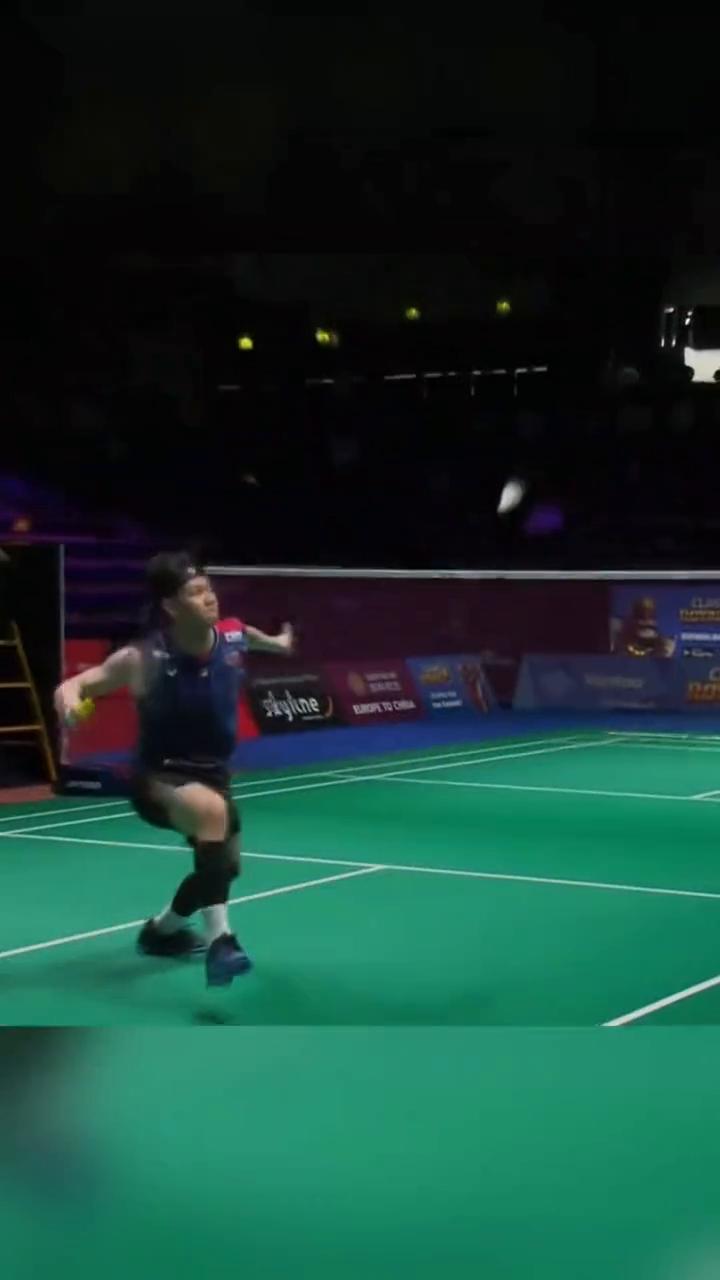 当你每天这样扔球练习，被动抽球200次，你就解锁了。
李梓嘉：被动抽大斜线。