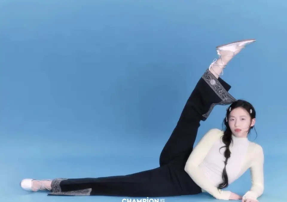 迎合某种视角的审美。不说也罢。 