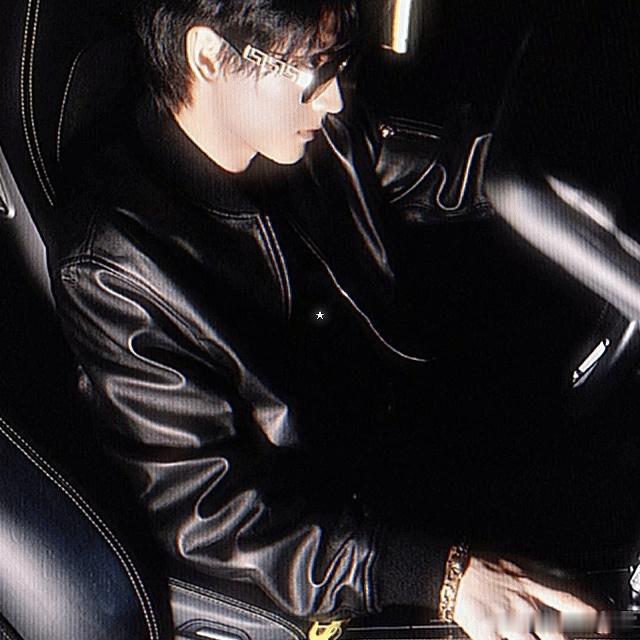 黄俊捷这张脸就应该被相机怼脸拍啊论黄俊捷冷脸帅哥的正确打开方式到底有多少种 