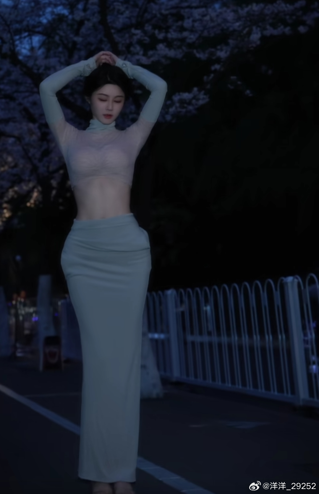 洋洋高锐“蒙纳丽莎·吗”◎心心念念时忘记了……明亮己不是月亮月亮此时变成了一叶小