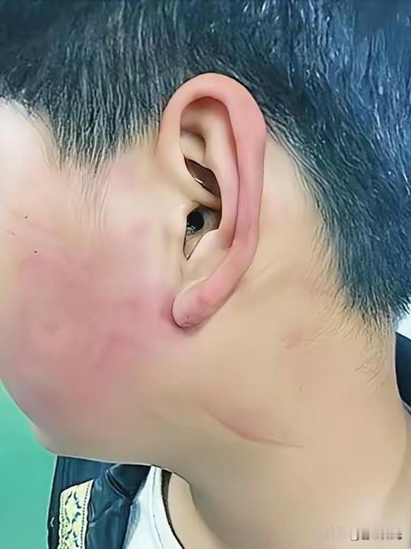 2019年，四川一名校长，因学生调皮，扇了他几巴掌，被孩子母亲逼着赔礼道歉。不料