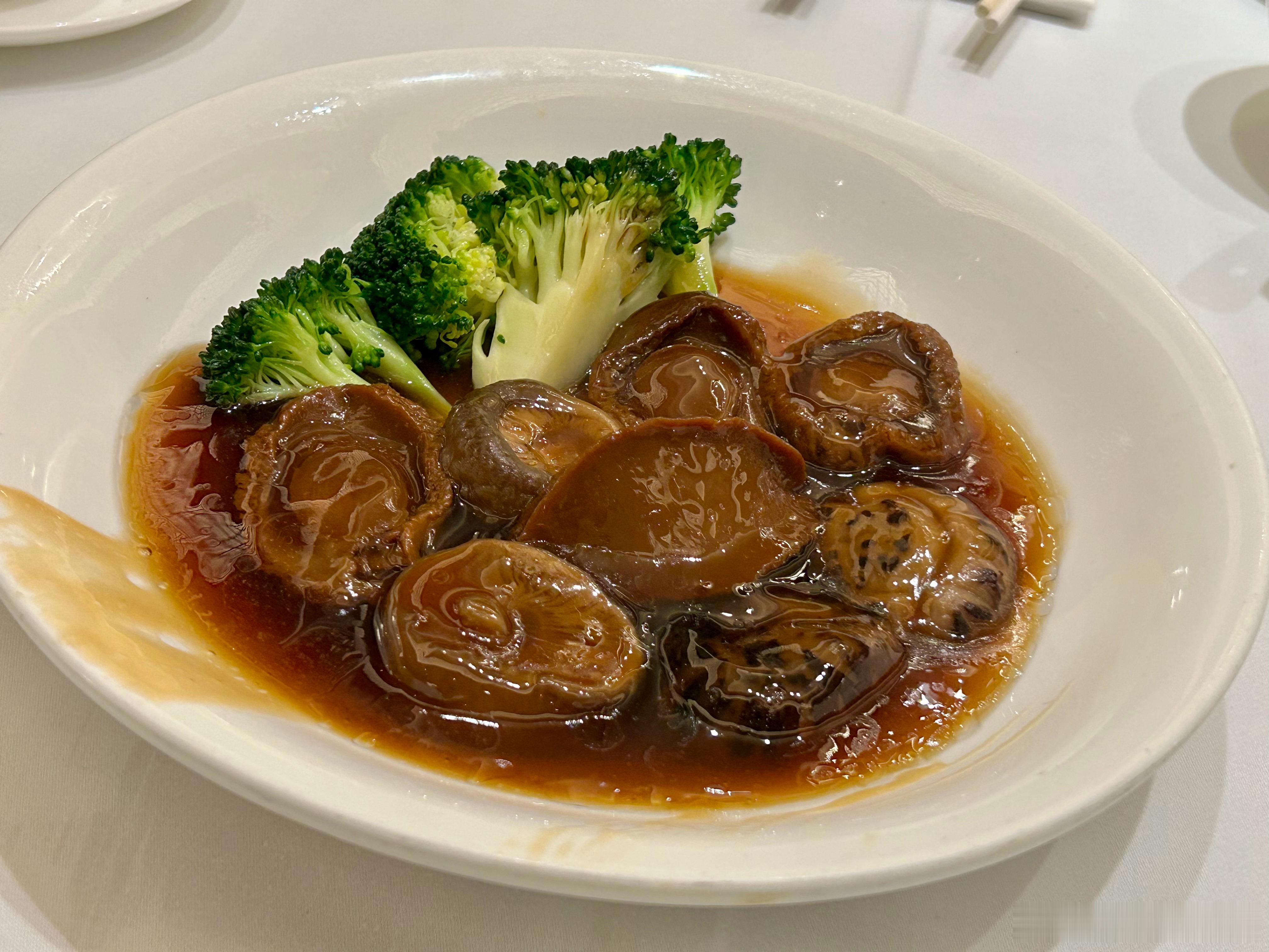 這天來到北角海逸酒店「逸瓏軒」享用點心放題！這次是透過 KKday 網上預約訂座