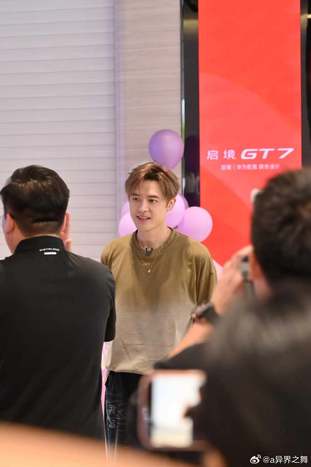 付辛博称提车第一件事是去滑雪启境GT7可以很好平衡工作与爱好，工作日安稳通勤，休