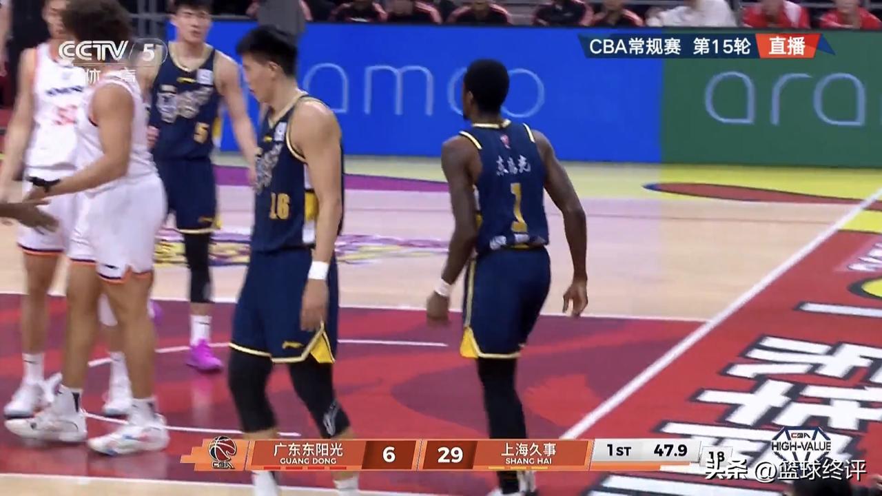 广东队单节11分，上海队29分第一节结束上海队18分领先，广东队慢热

今晚七点