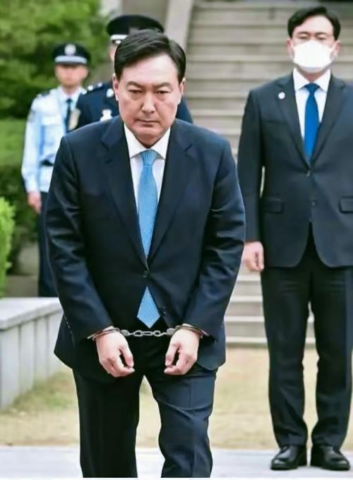 就在刚刚，
韩国政府正式宣布，
2月19日，首尔中央地方法院一锤定音，韩国前总统