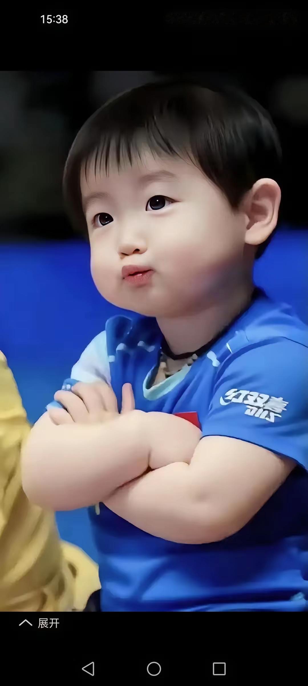 又见可爱莎
爱到放不下
谁家小宝贝
甜到心里啦！

生活真美好
因为有莎宝
莎宝