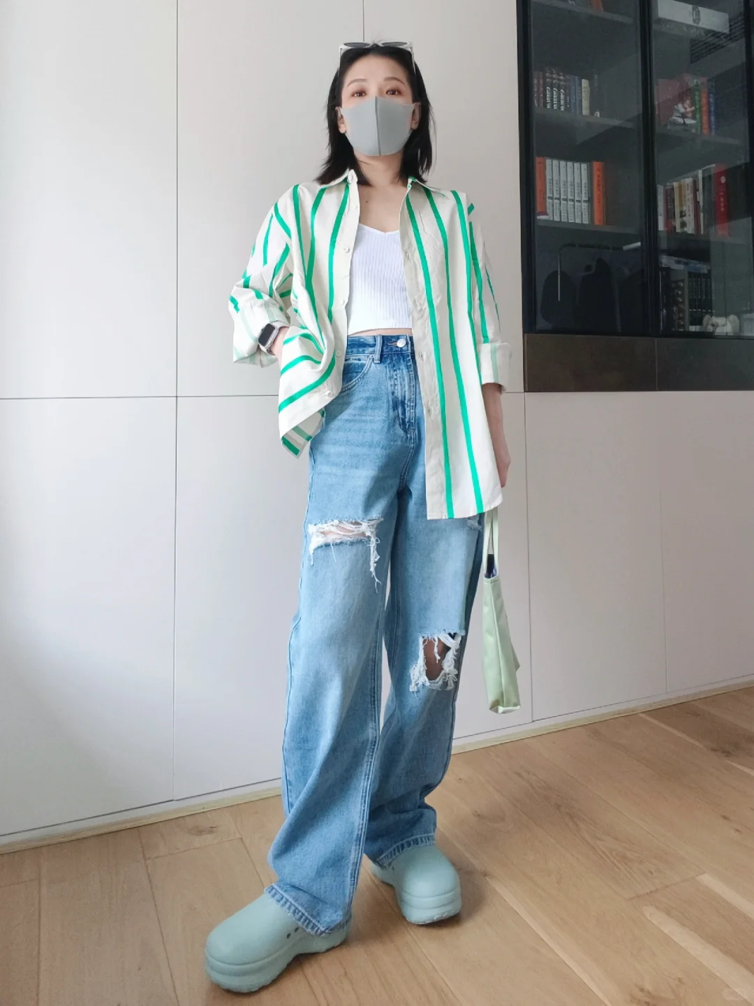 是有一点子度假感在身上的。