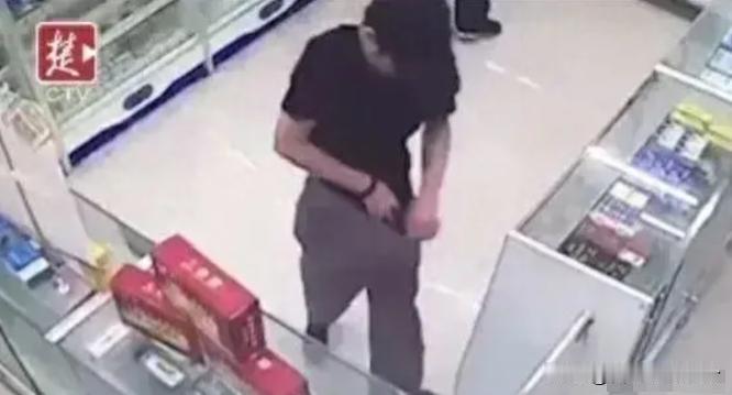 "白嫖成功！"湖北黄石，一男子从药店购买了一盒"伟哥"，可男子吃完后却没有效果，