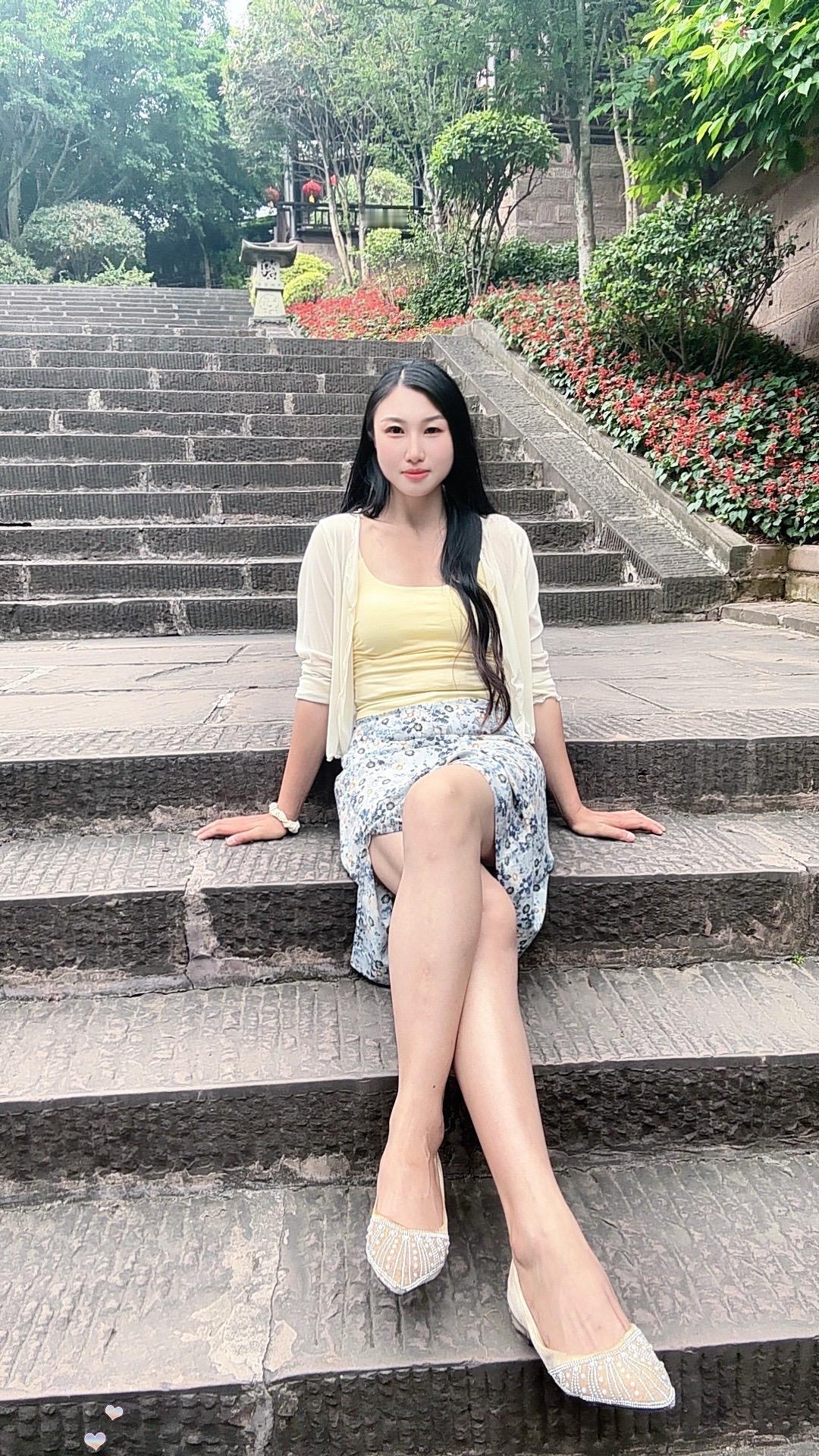 情绪价值需要自给自足 ，人活着必须要有一些爱好，来支撑生活的疲惫和枯燥，哪怕只是