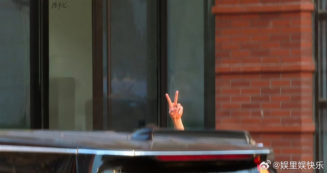 张新成手控福利张新成手控有福了 露脸不重要，张新成这手就够了！纤长又有型，手控表