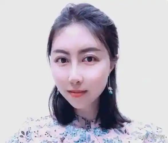 贾浅浅的硕士学位缘何被撤销？
贾浅浅的硕士学位被撤销，原因是其学术论文涉嫌抄袭，