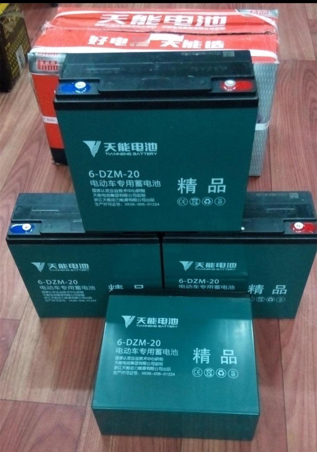 如何区分电动车电池的真伪与好坏？
区分电动车电池的真伪好坏有不少办法。
先看外包