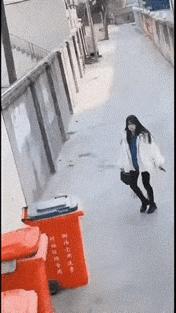 1 天呐！这谁家的姑娘？也太逗了吧！[捂脸]
2 老板娘这鸭肉切的，大哥都捏了一