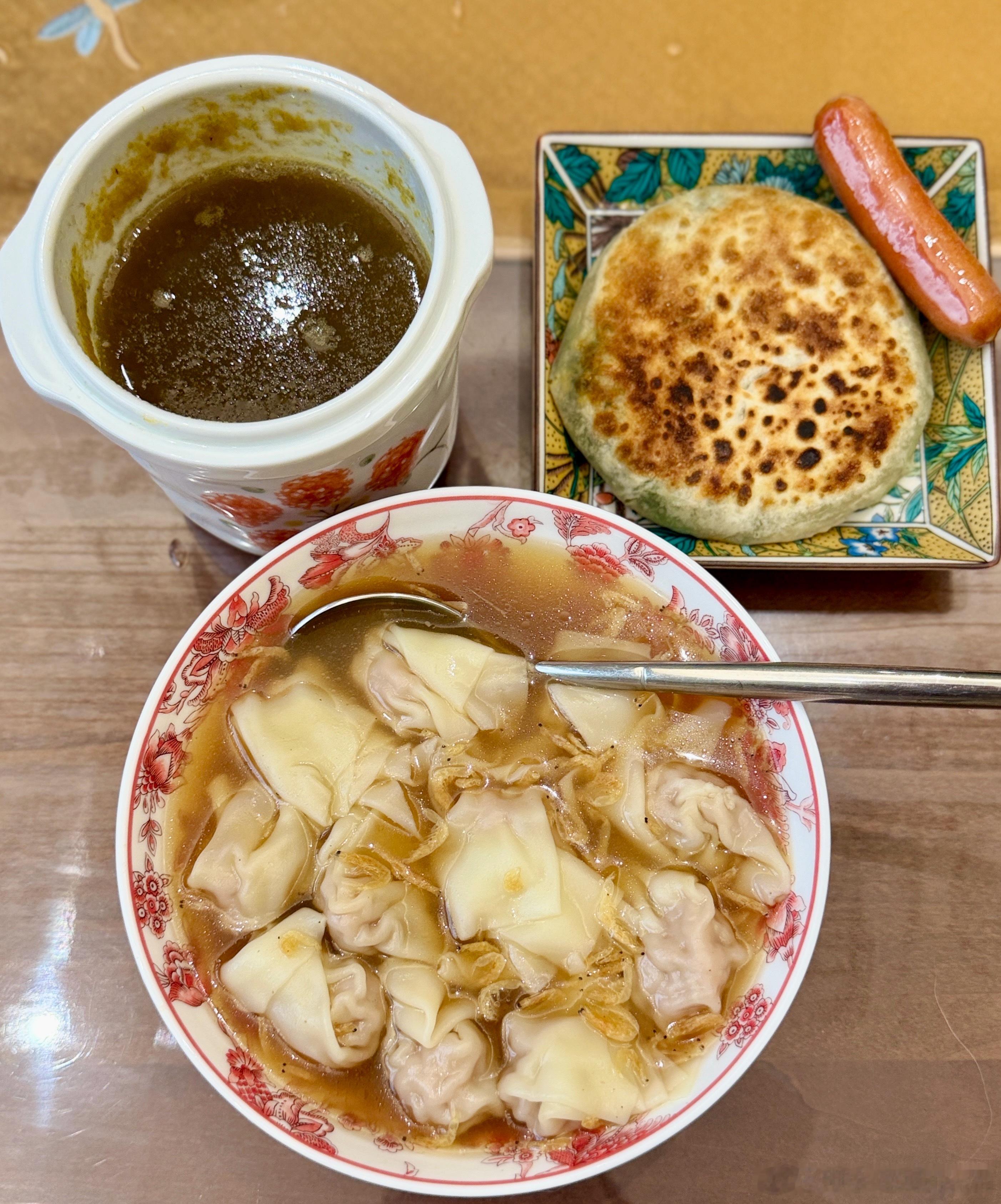 今个儿系冒泡大鼻涕配80老太牌馄饨➕美娇娘牌馅儿饼，想不想恰？这组合打几分？