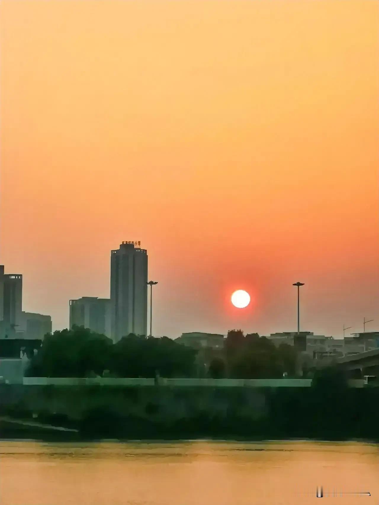 又是一年高考季，以往在资本市场的卷动下，衡阳市就有许多阿Q盲流跟着起哄。
今年似