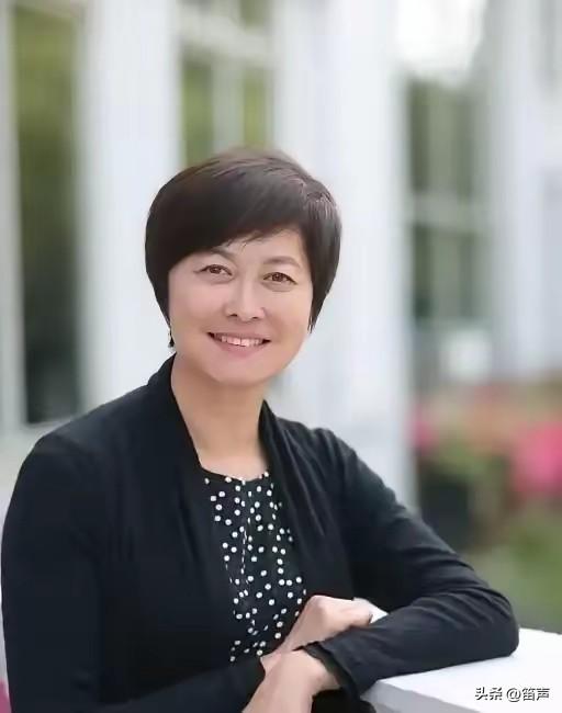 敬一丹其实是有长寿基因的
她的母亲活了90岁，她的父亲活了95岁
敬一丹才71岁
