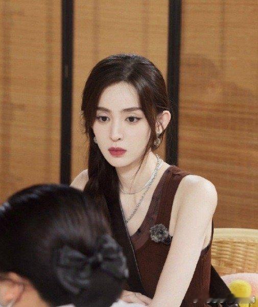 #陈哲远娜扎唱跳届的卧龙凤雏#他们真的太搞笑了吧，综艺感十足啊，每个人都有每个人