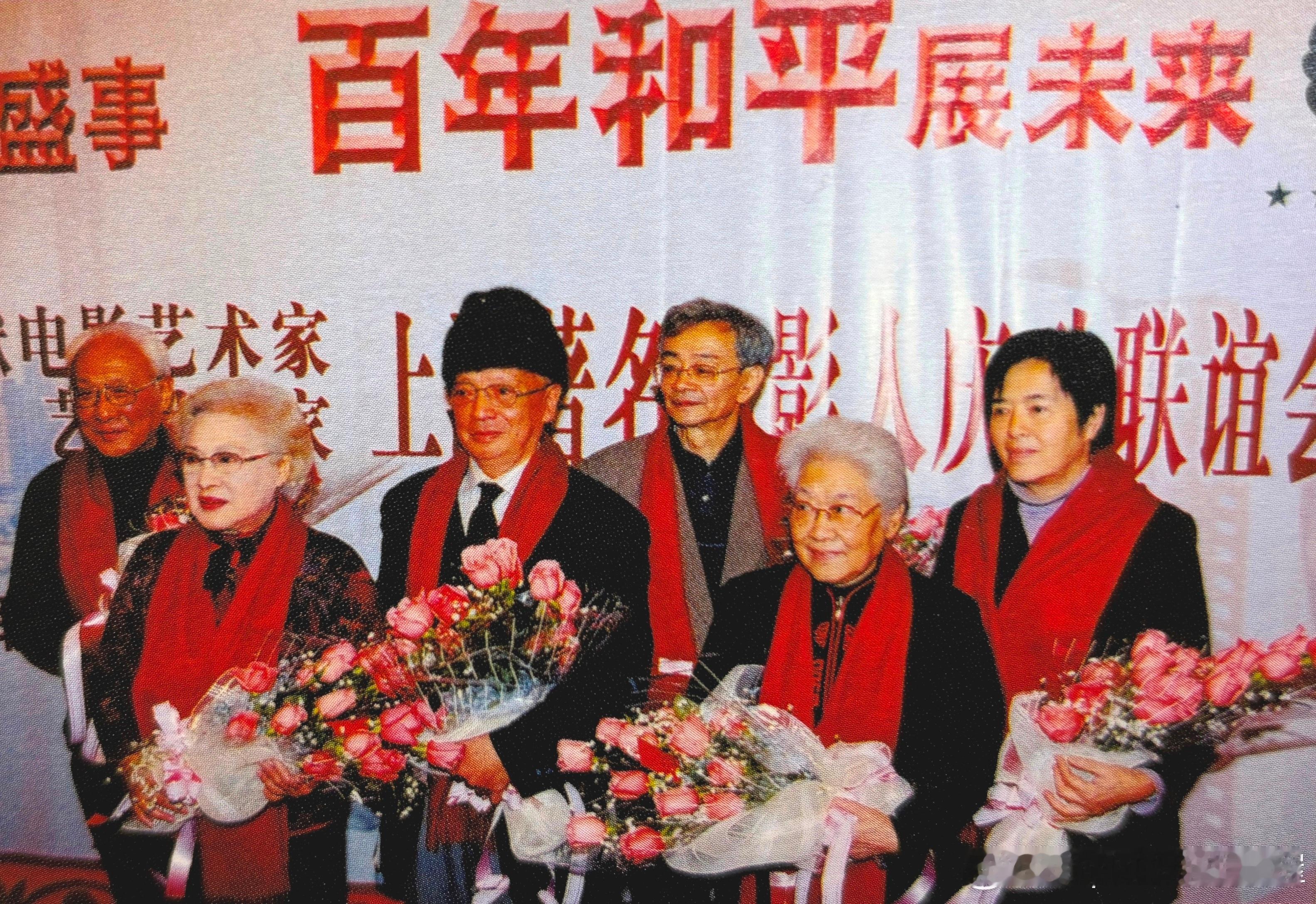 2006年初，上海影协在和平饭店为2005年荣获“国家有突出贡献电影艺术家”和“