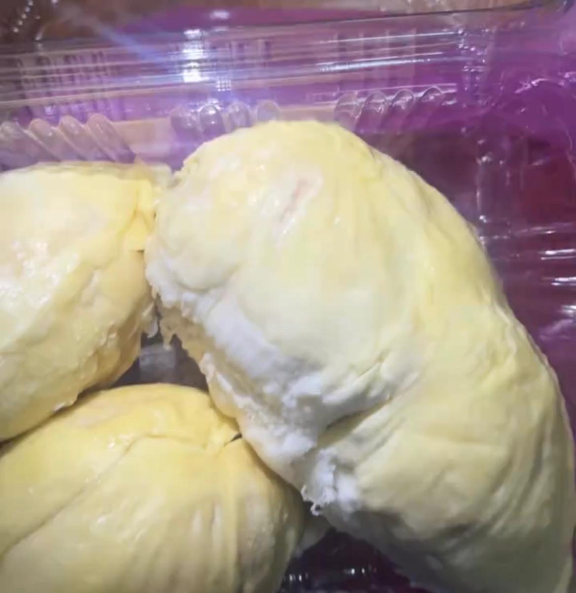 【玉林某市场一店铺买到夹生榴莲商家不认】

近日，网友爆料称：刚吃完饭，想着去玉