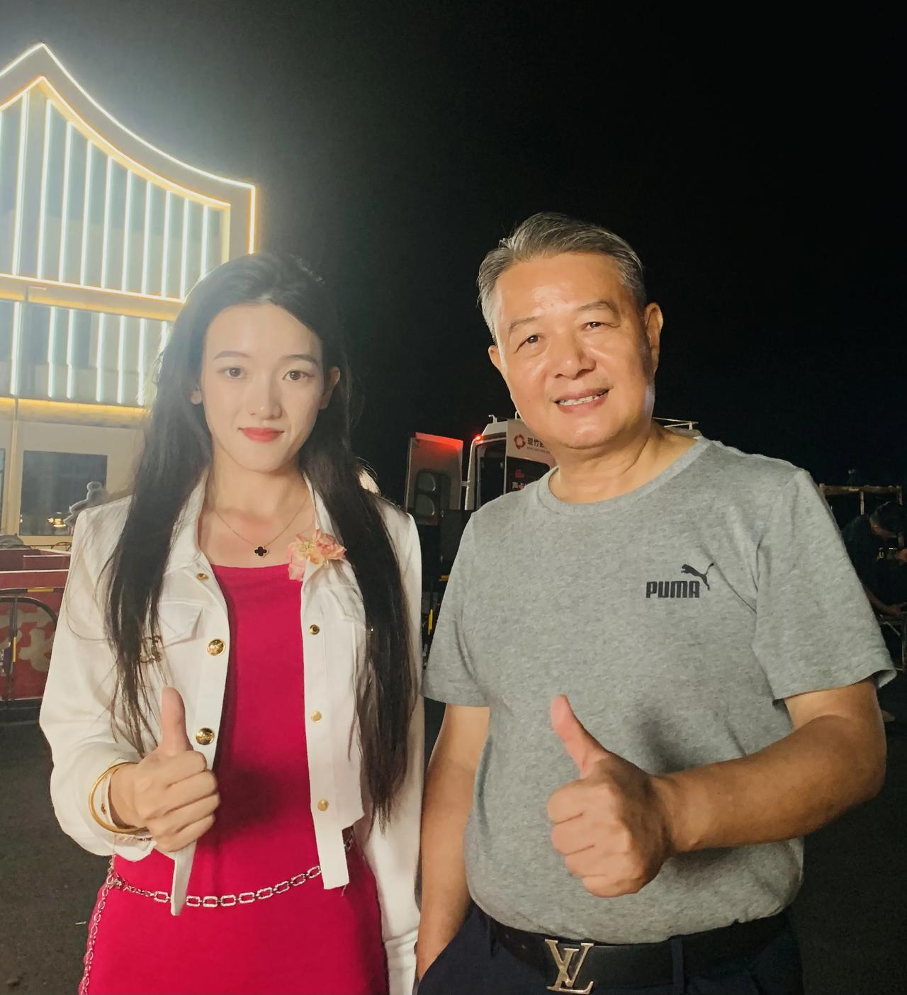 郭有才一五班新成员妃儿，很棒的女孩，追随郭有才5个多月，不容易，大家多多鼓励。