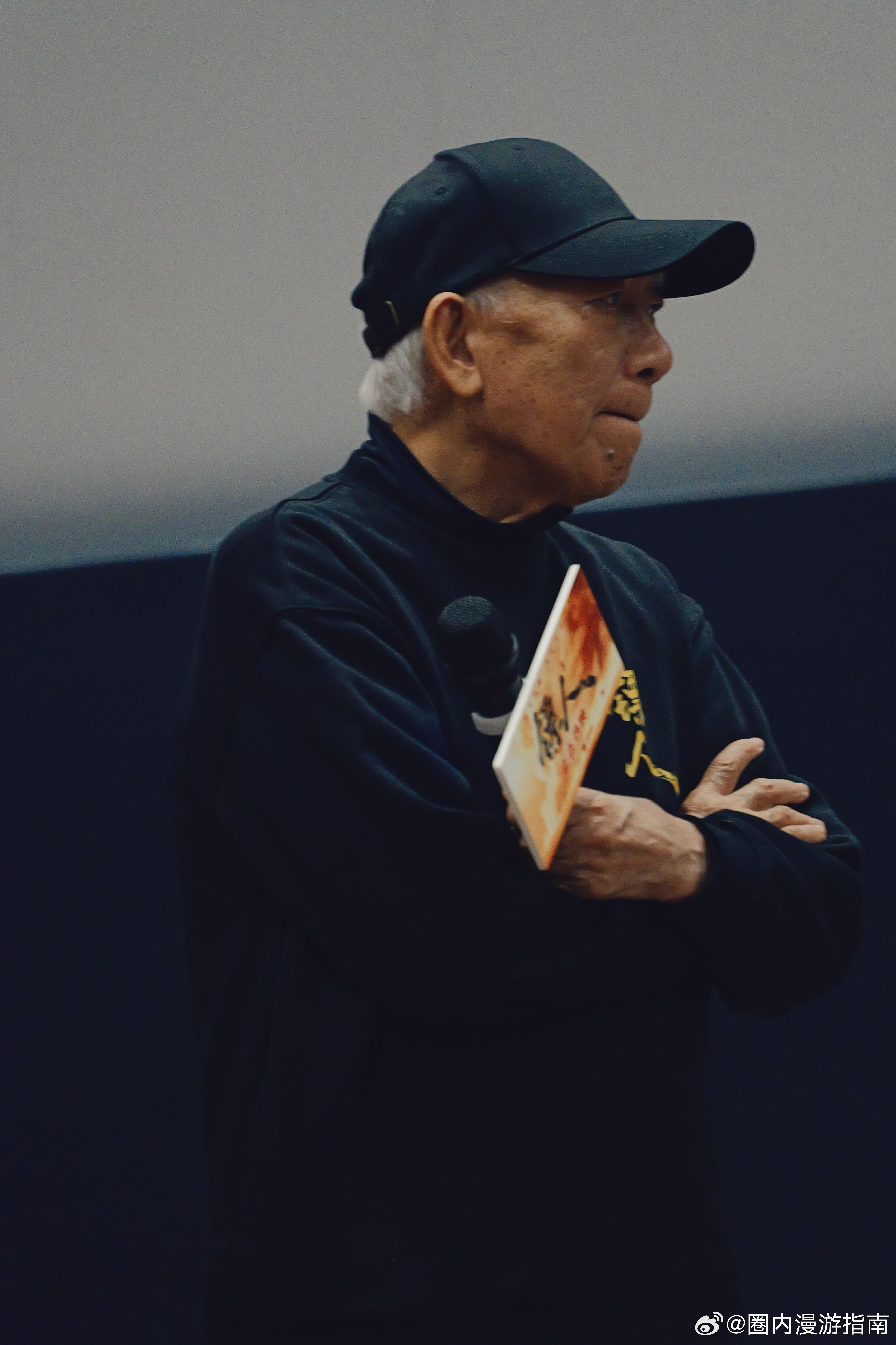 吴京袁和平老实人豁出去了 加起来一百三十多岁玩得比年轻人还疯，老实人搞起气氛真没