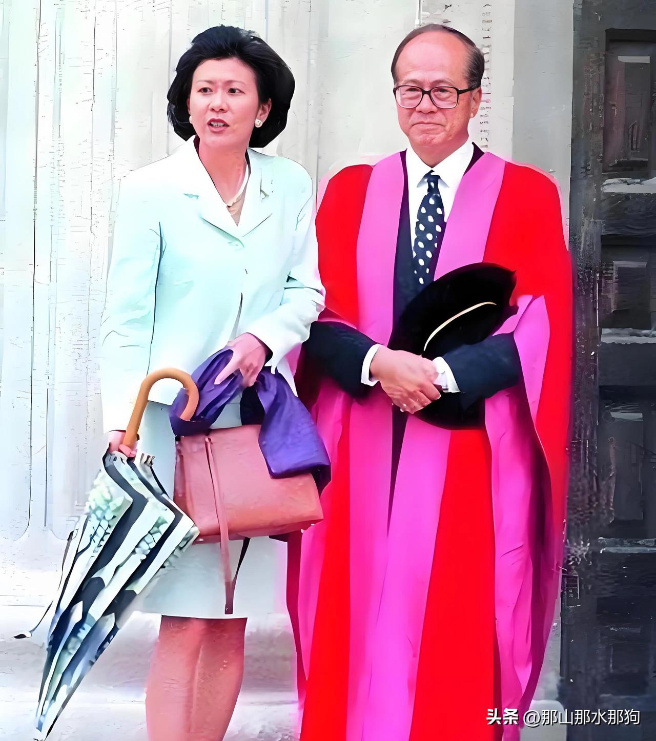 李嘉诚的原配庄月明去世后，周凯旋成为了李嘉诚的女人，陪伴照顾李嘉诚几十年。李嘉诚