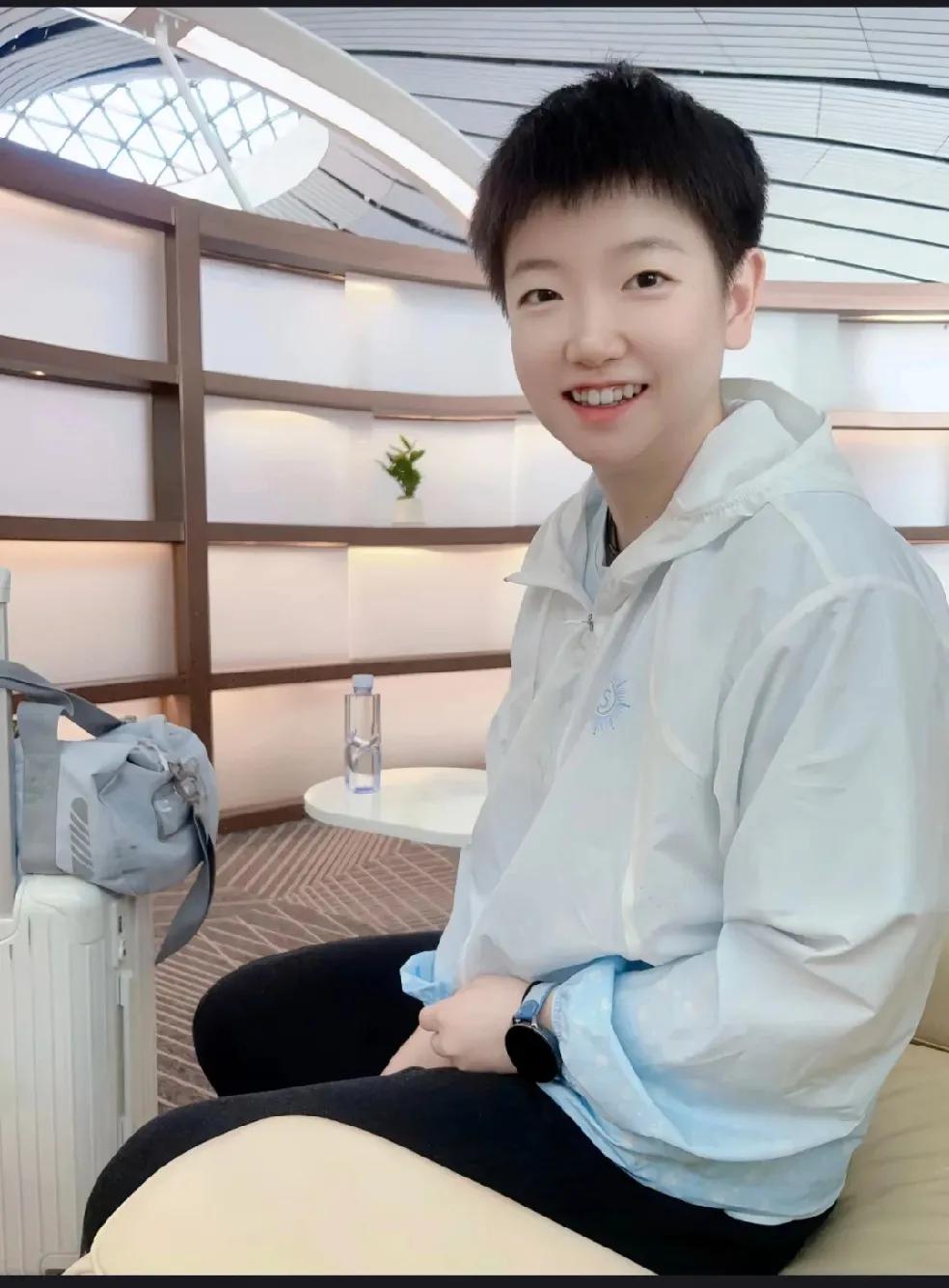孙颖莎《人民日报》发表署名文章，
据说这个文章比专访的含金量还要高。
有网友分享