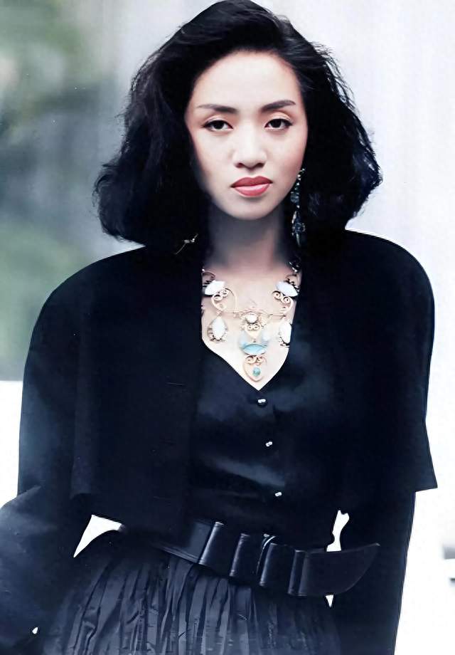 一代天后梅艳芳骨灰被盗，逝者不得安宁，背后动机让人脊背发凉