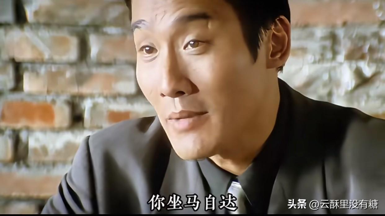 《黑金》里面一句“坐马自达怪不得塞车”成经典梗，促成梁家辉与马自达的这段“孽缘”