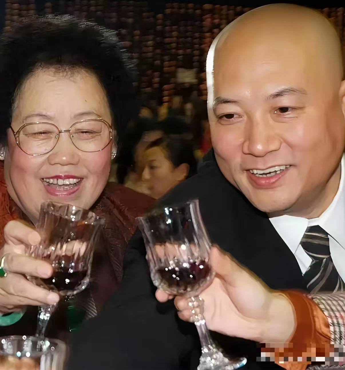 相由心生，怎么看着迟重瑞面向与唐僧差别那么大？年轻时享受了富足，无儿无女，年老了