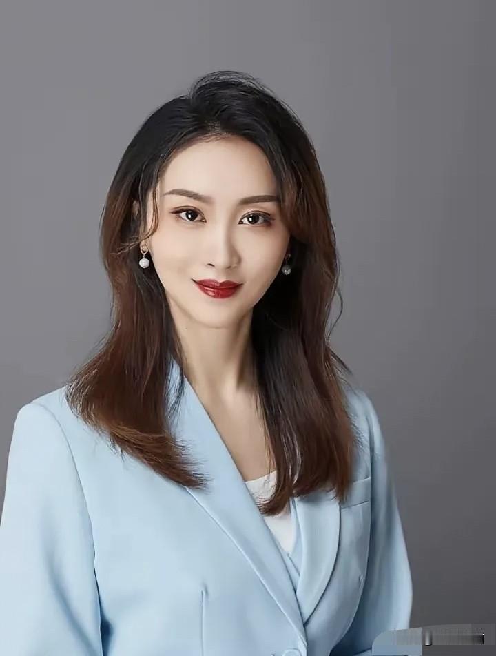 北理工裴轶老师开设的女性权益选修课被叫停。课程争议的起因，是她在选课群里说了句：