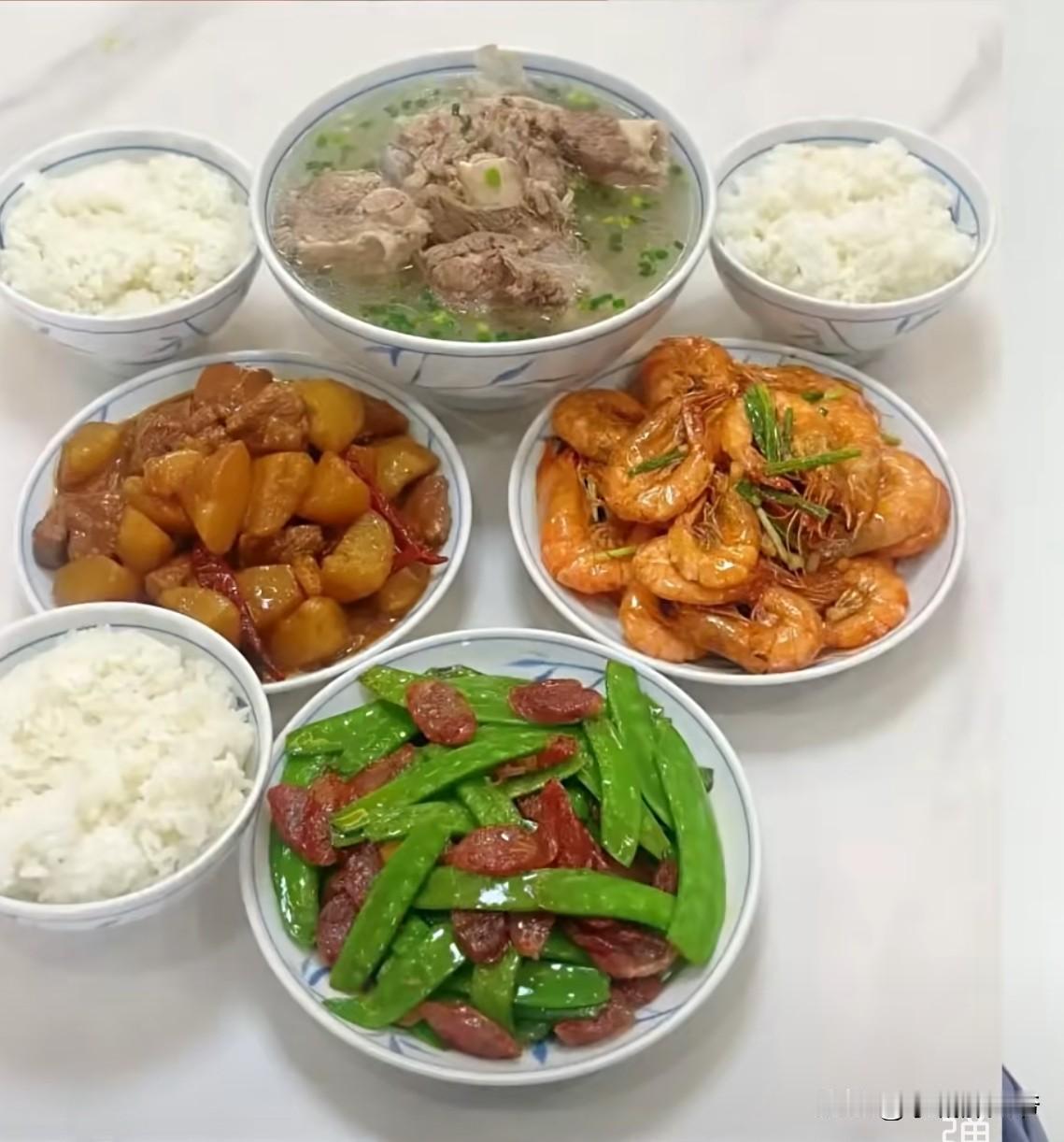 很多不主持家务的人都认为买个菜能花多少钱？这个“菜”是个统称，一般包括肉，蛋，奶
