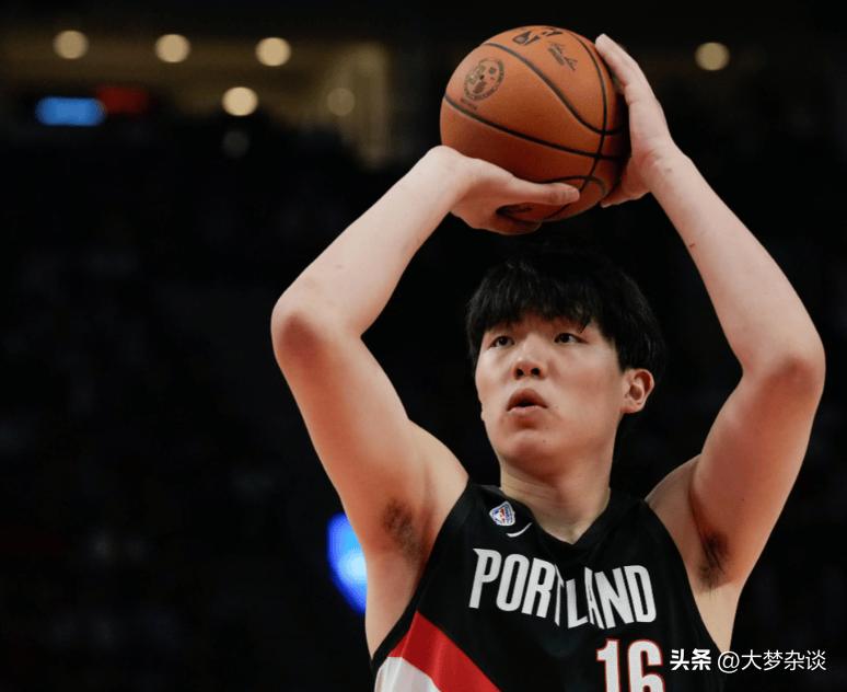 杨瀚森今天第四节登场砍6分4板1帽，近三场比赛场均5分2.7板，我看谁还说他打不