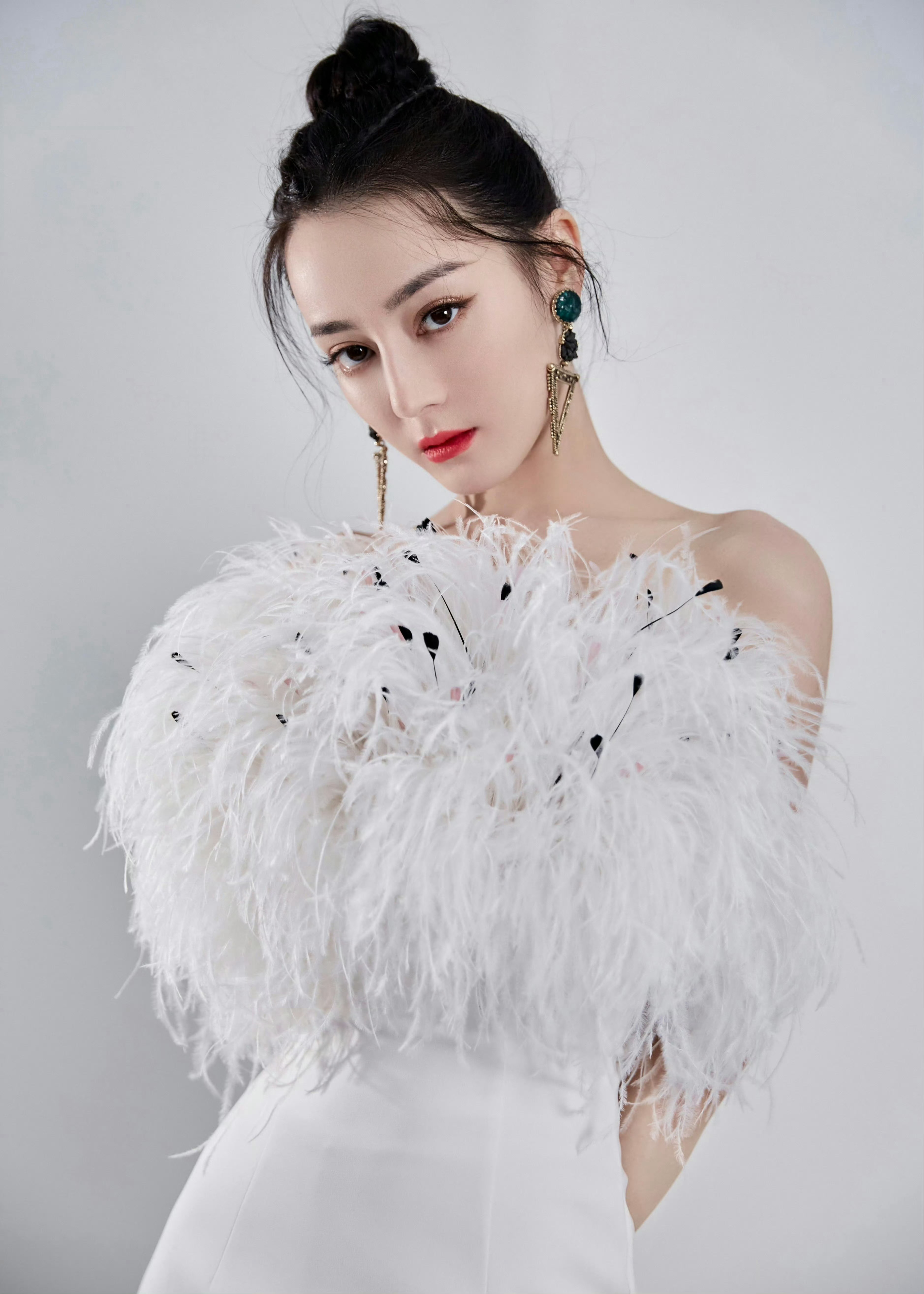 迪丽热巴自然好状态迪丽热巴蝴蝶骨 