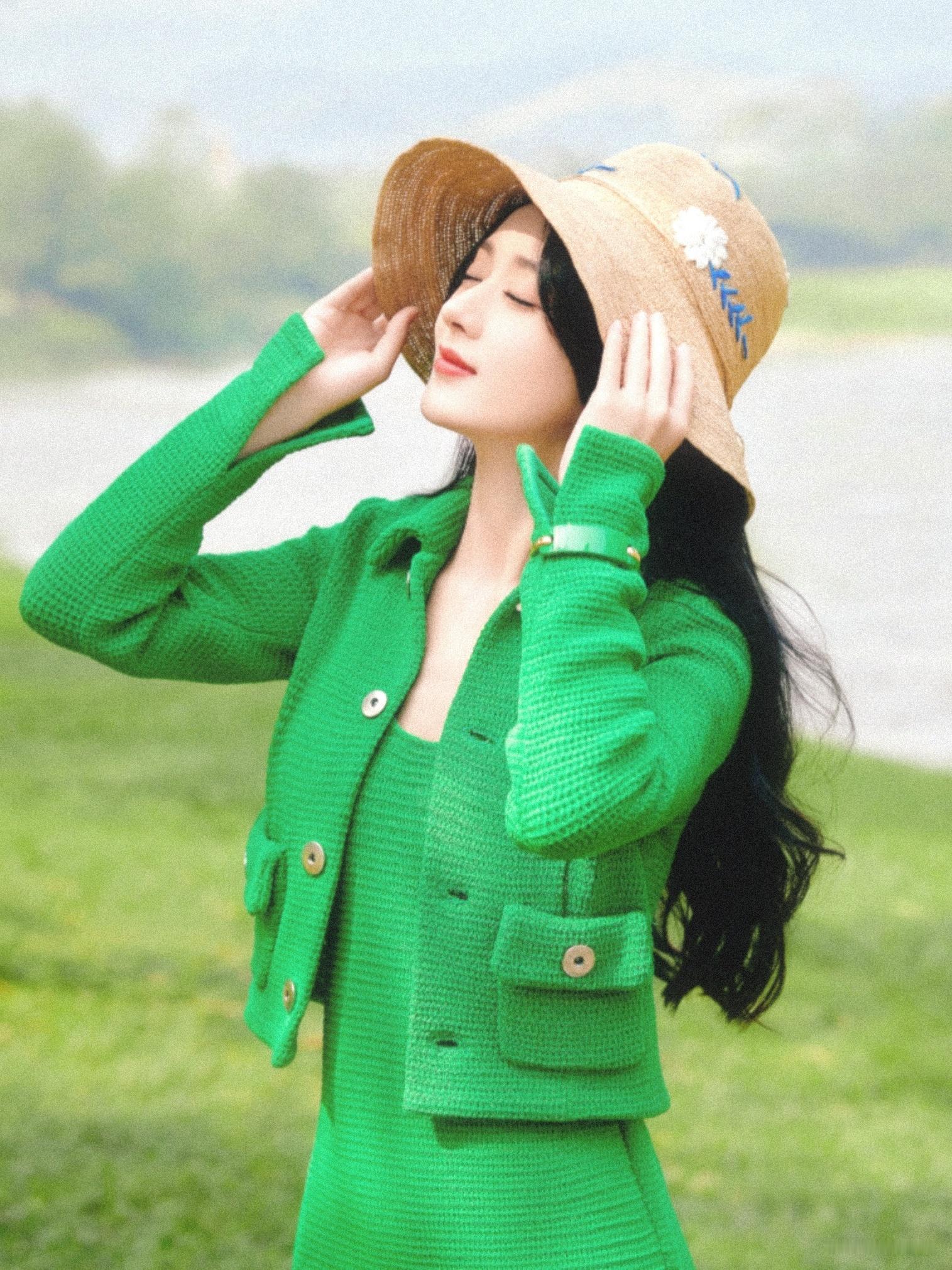 赵丽颖黄和娘 zly赵丽颖李秋萍 “泥潭之中成长才能发出最耀眼的力量”​​​