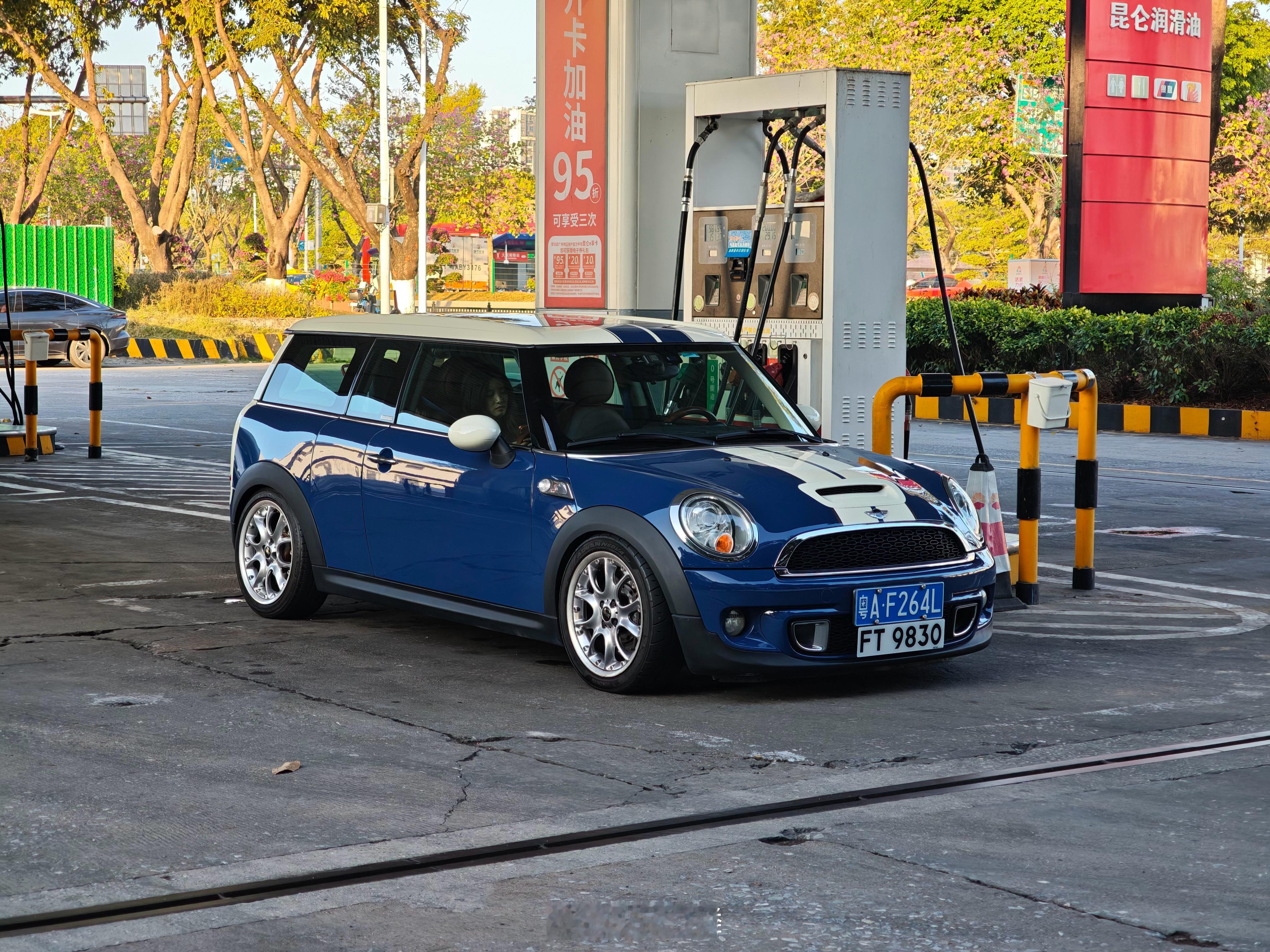 首批粤车南下流程毕业啦！终于可以自己私家车过去香港打卡啦！ 