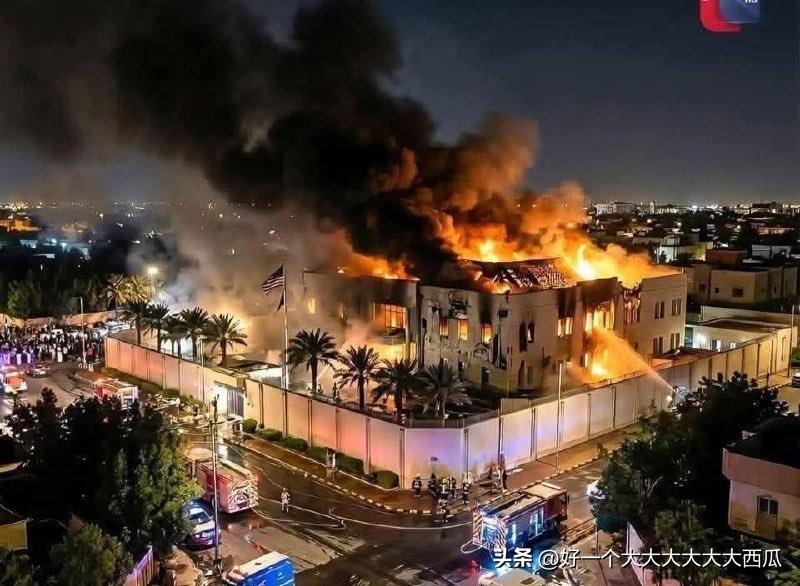 这真是天道好轮回，
美国在沙特首都利雅得的大使馆被伊朗导弹炸了，
很多人都拍到那