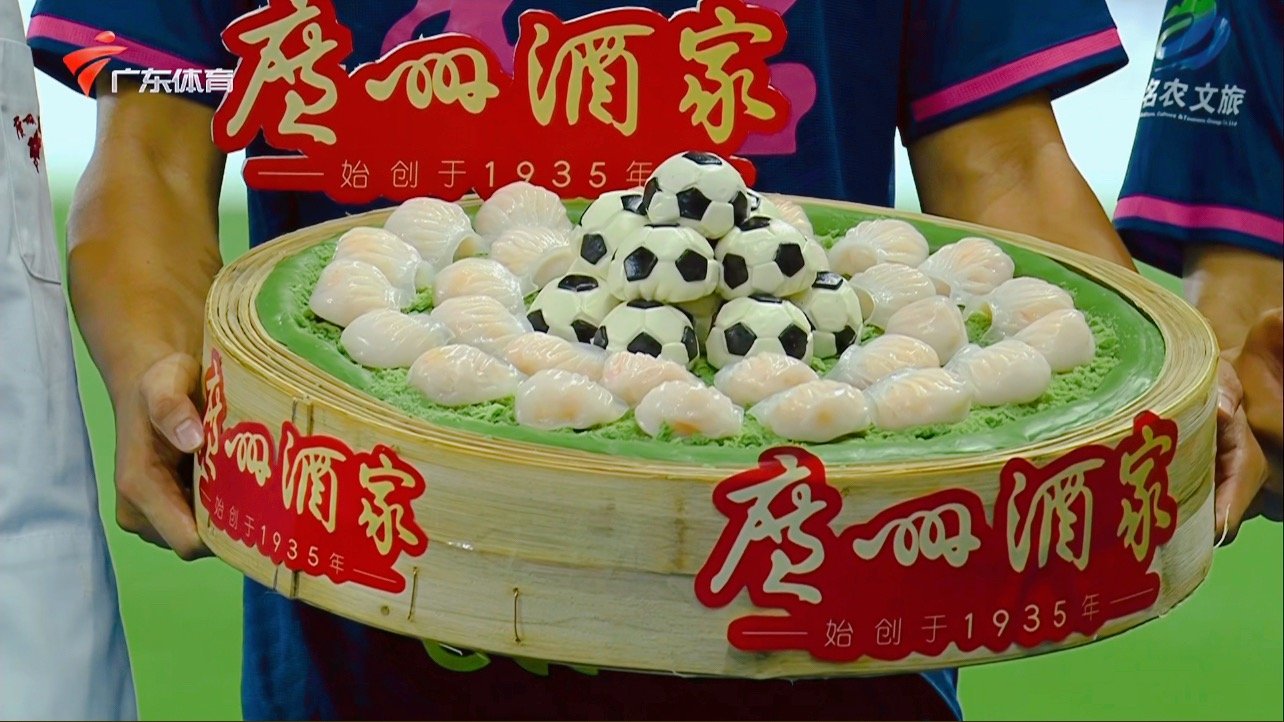 事实证明：虾饺队魅力不如昊铂的美女“球员”水喉