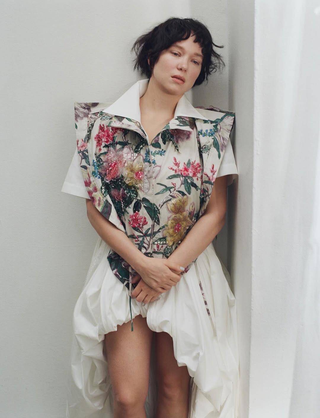 蕾雅•赛杜老师登上《Pop Magzine》春夏刊封面📷：Senta Simo