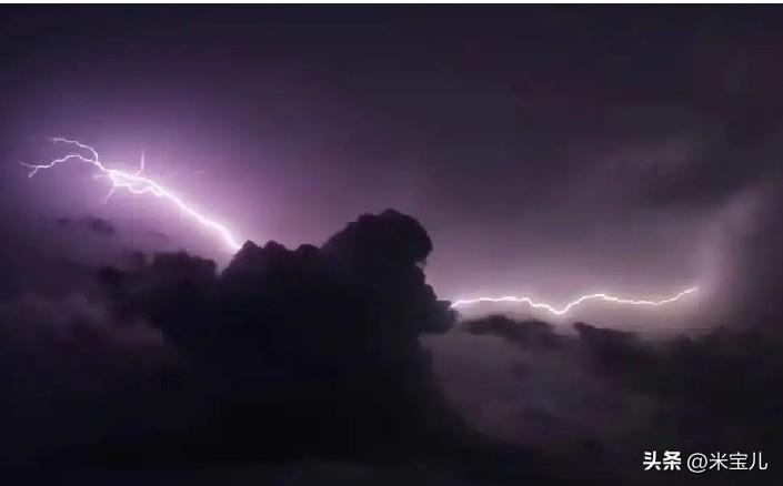 太原昨晚电闪雷鸣，
先下冰雹后下暴雨，
这一晚上折腾的，
今早倒是凉爽得很，
又