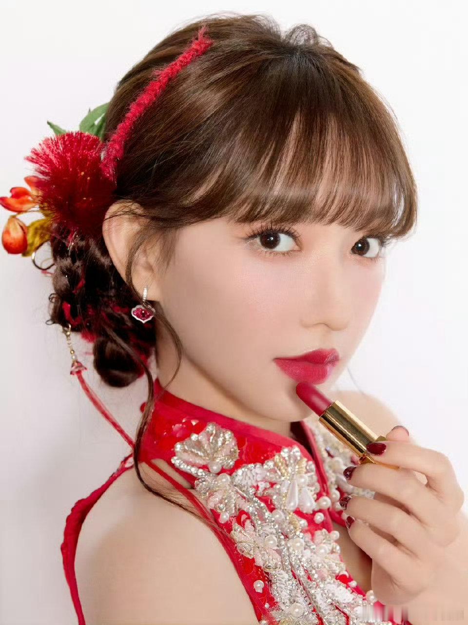 程潇加盟于正新剧《玉茗茶骨》演女二，于正昨晚直播亲自爆料，坐等看程潇在剧中如何大