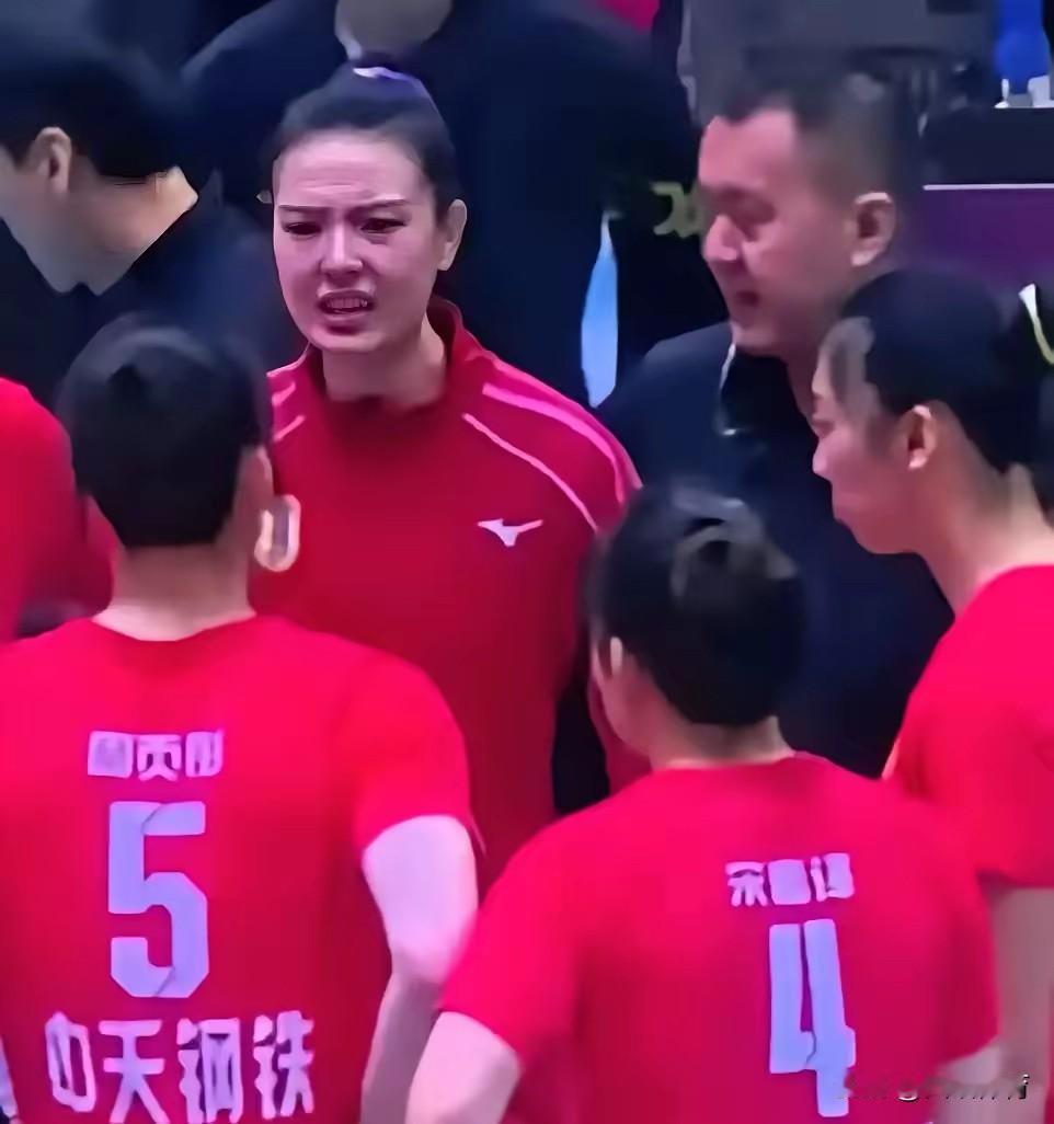 江苏女排为何成为国手大户?
江苏女排之所以能成为国手大户，无非以下两点原因：
其
