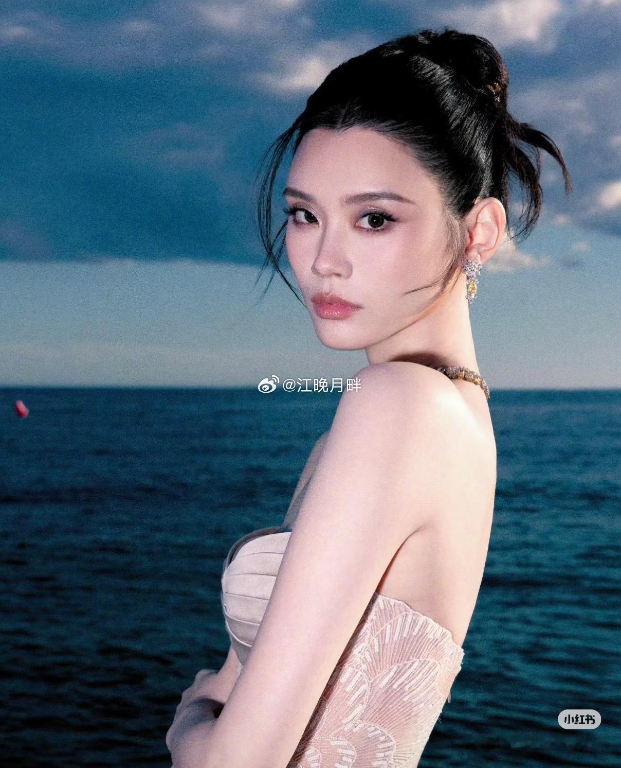 何猷君曾说妈妈把奚梦瑶当亲女儿何猷君在综艺透露，母亲梁安琪早已把奚梦瑶当作亲女儿
