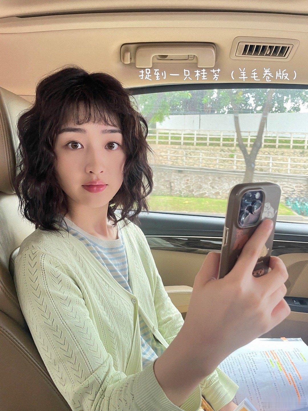 邓恩熙新剧倒反天罡 别人家是养娃她家是娃养妈，孔桂芳女士在校园美美当女神，儿子在