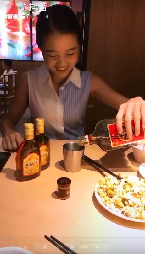 在这个快节奏、压力山大的时代，越来越多的年轻女性开始寻找属于自己的“解压良方”。