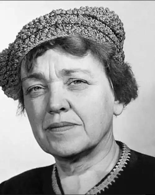 1950年，史沫特莱病逝于英国伦敦，她的遗嘱骤然震动北京：全部财产赠予朱德，唯愿