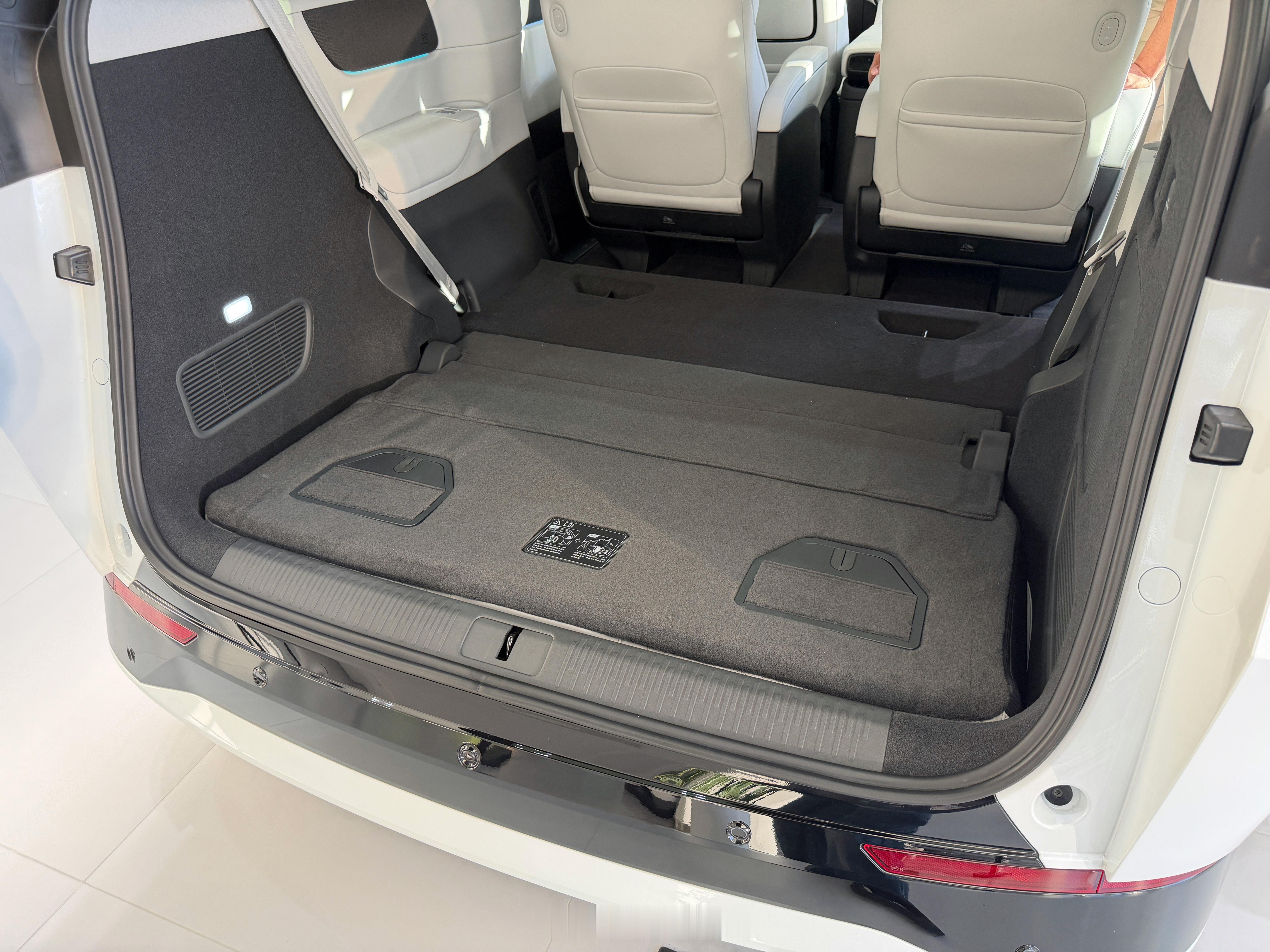 小鹏 X9 对于 MPV 空间灵活性的理解非常深刻啊～图 1 2：老 X9vs图