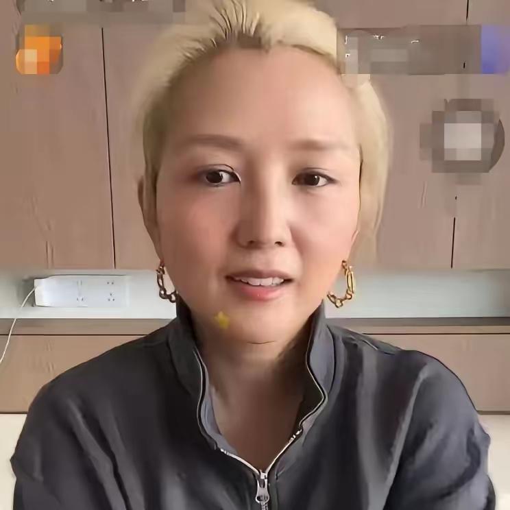 何洁官宣又要结婚了。而且，是三婚哦！感觉何洁真能折腾。而且是《超级女生》里，活的