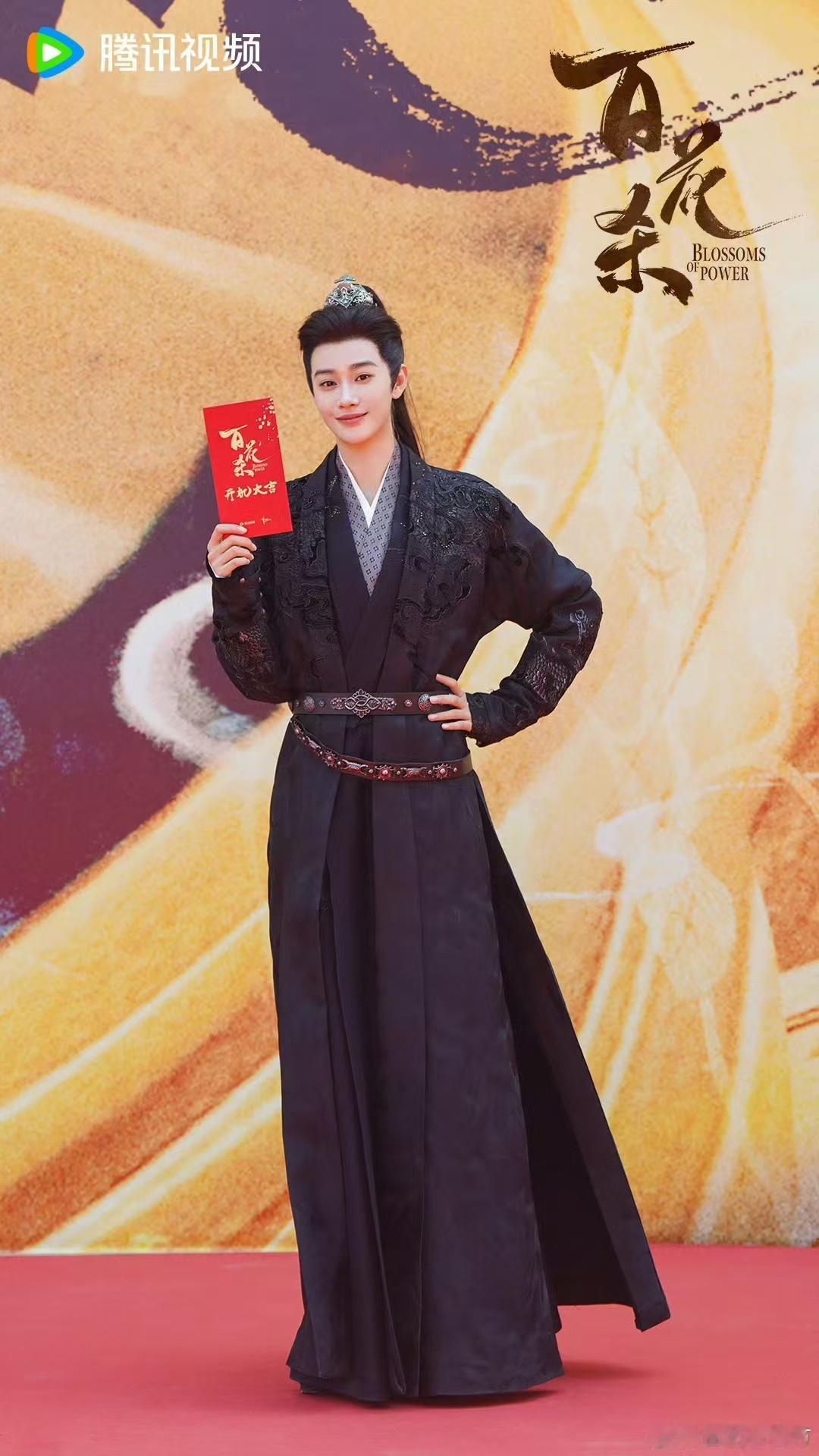 内娱女扮男装最成功的演员范帅琦的步疏林少年感，神态步态贴合世家世子，两种风格都演